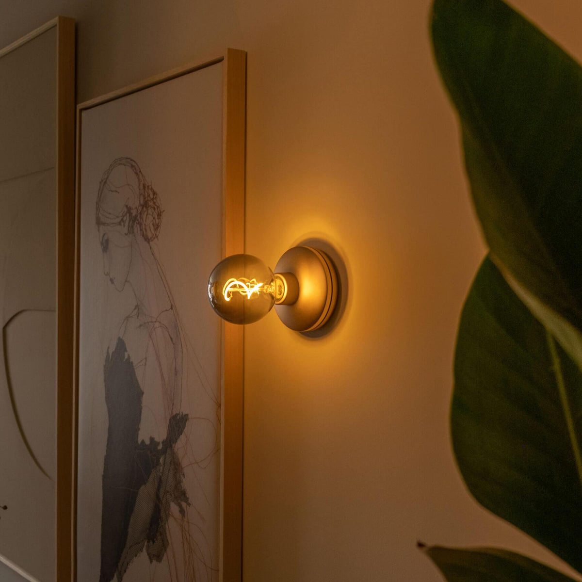 Bee wall light