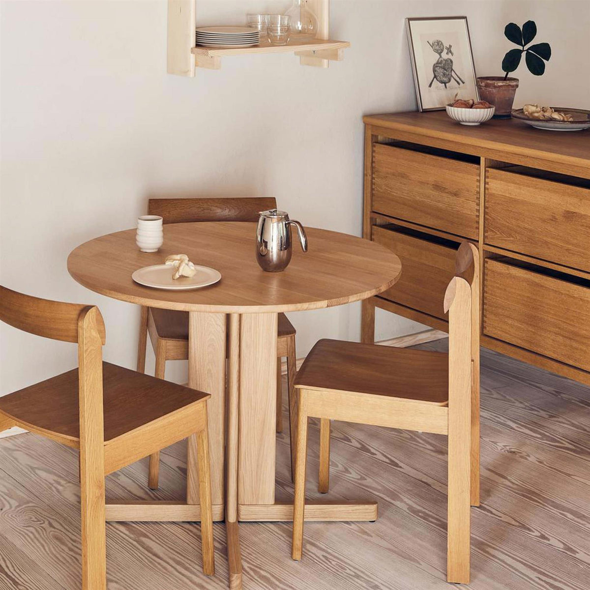 Form & Refine Trefoil Round 4 Leg Dining Table
