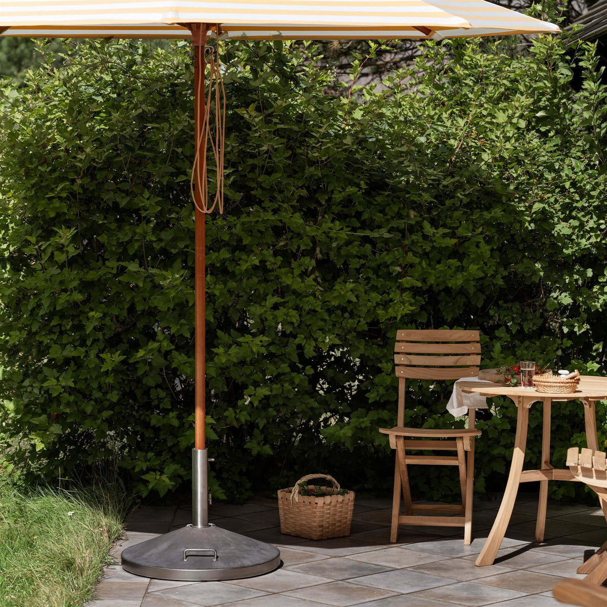 Fritz Hansen Vendia Round Garden Table