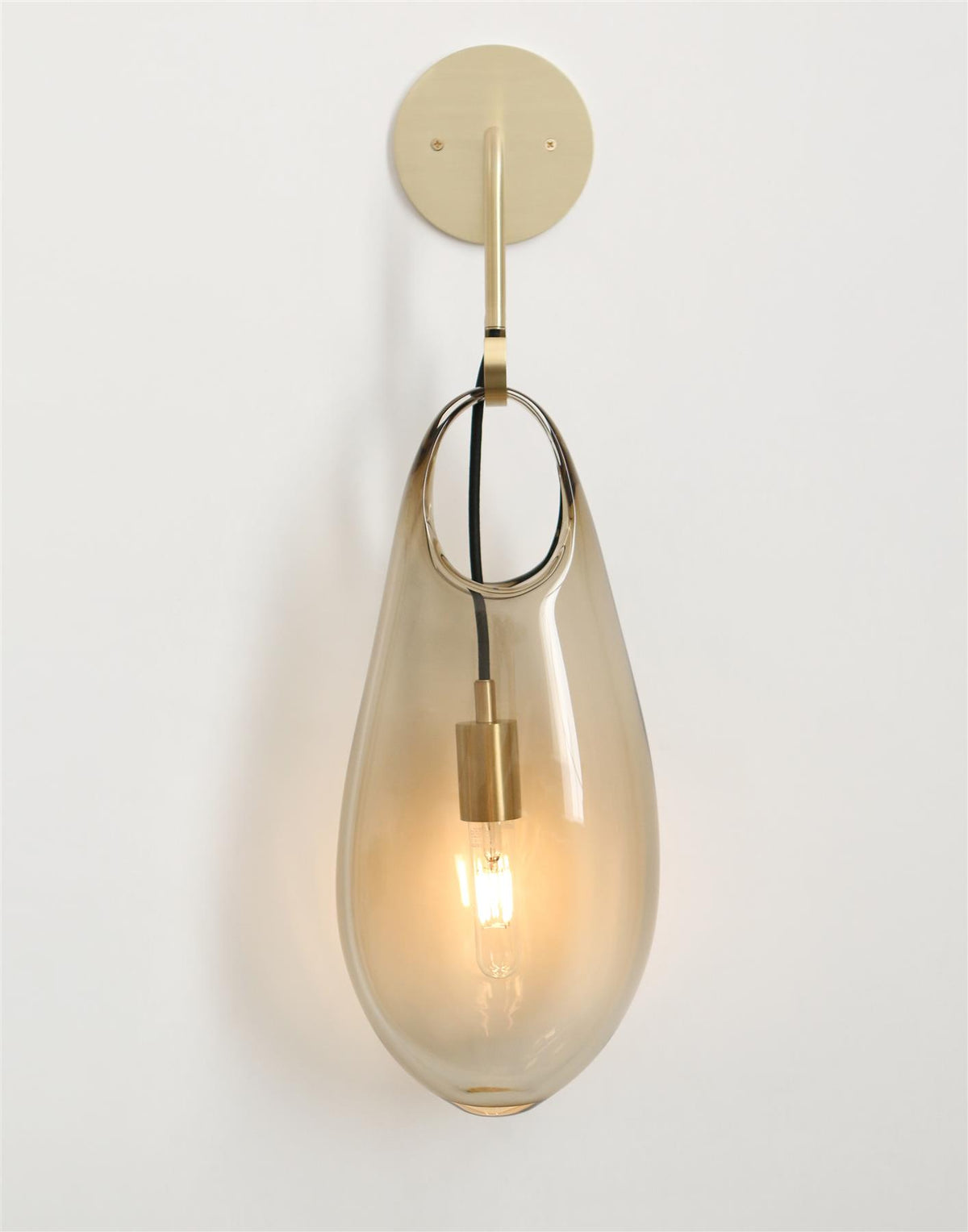 Hold 18 wall light