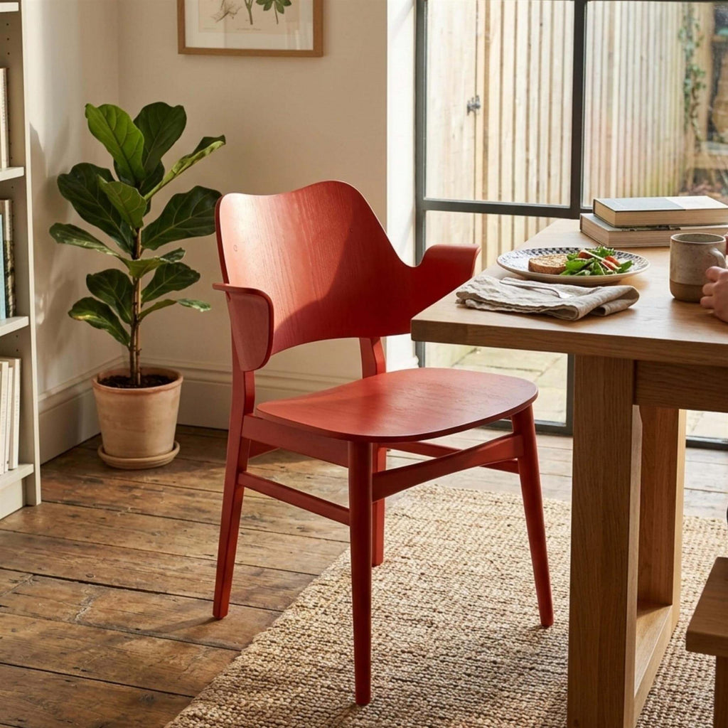 Warm Nordic Gesture Dining Chair