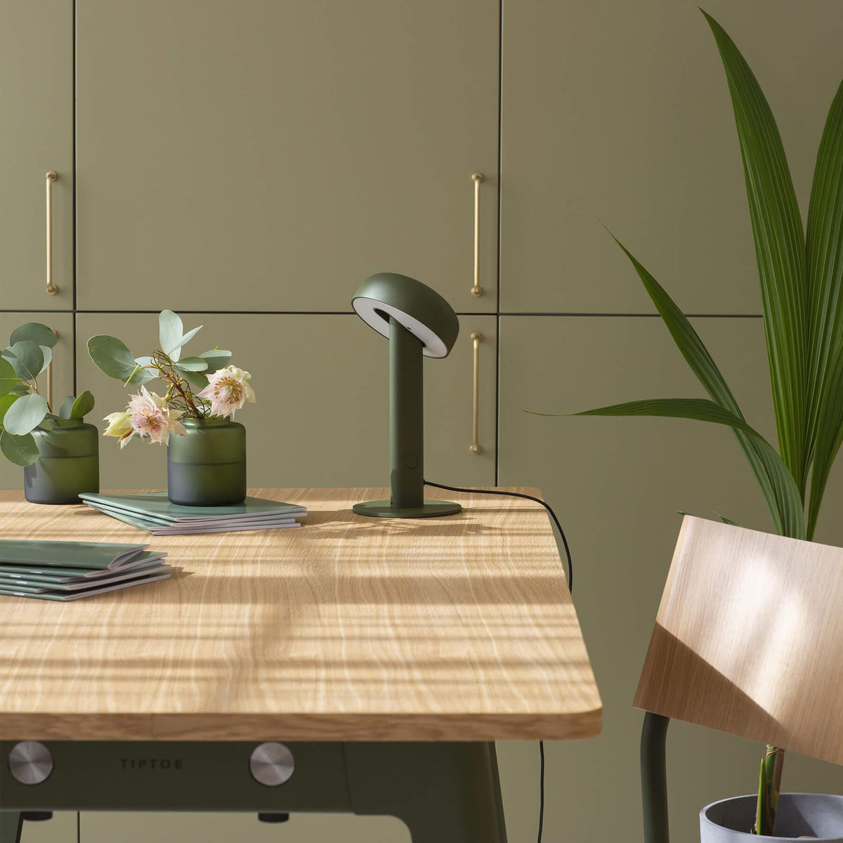 TIPTOE NOD Table Lamp