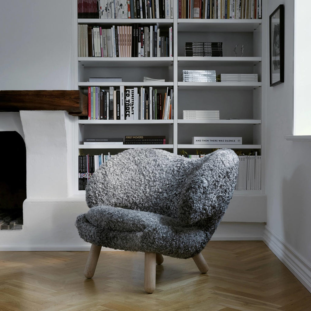 Finn Juhl The Pelican Chair In Sheepskin