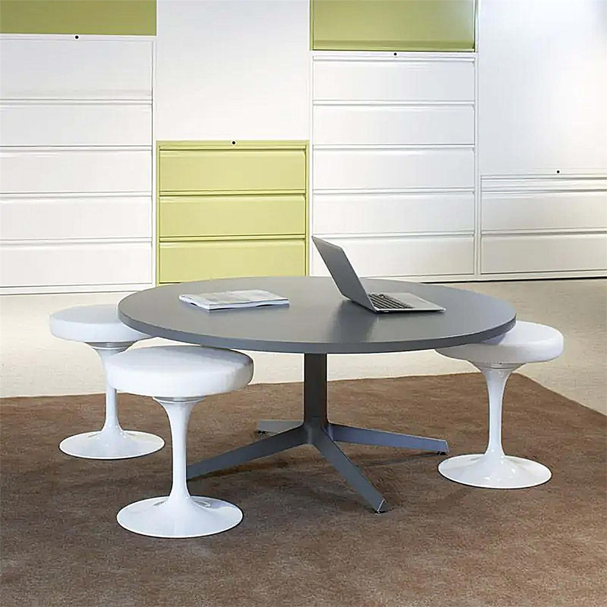 Knoll Saarinen Tulip Swivel Stool