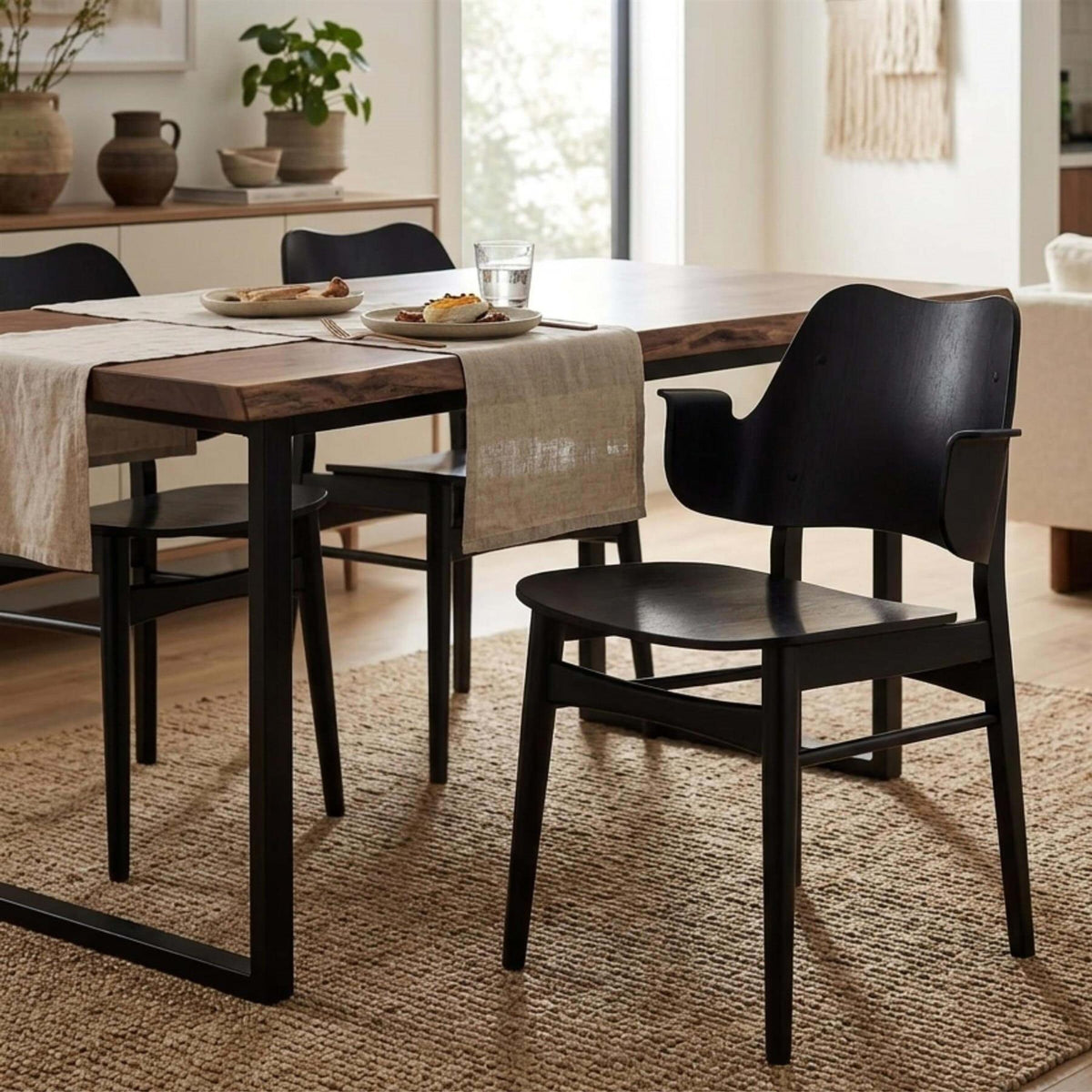 Warm Nordic Gesture Dining Chair