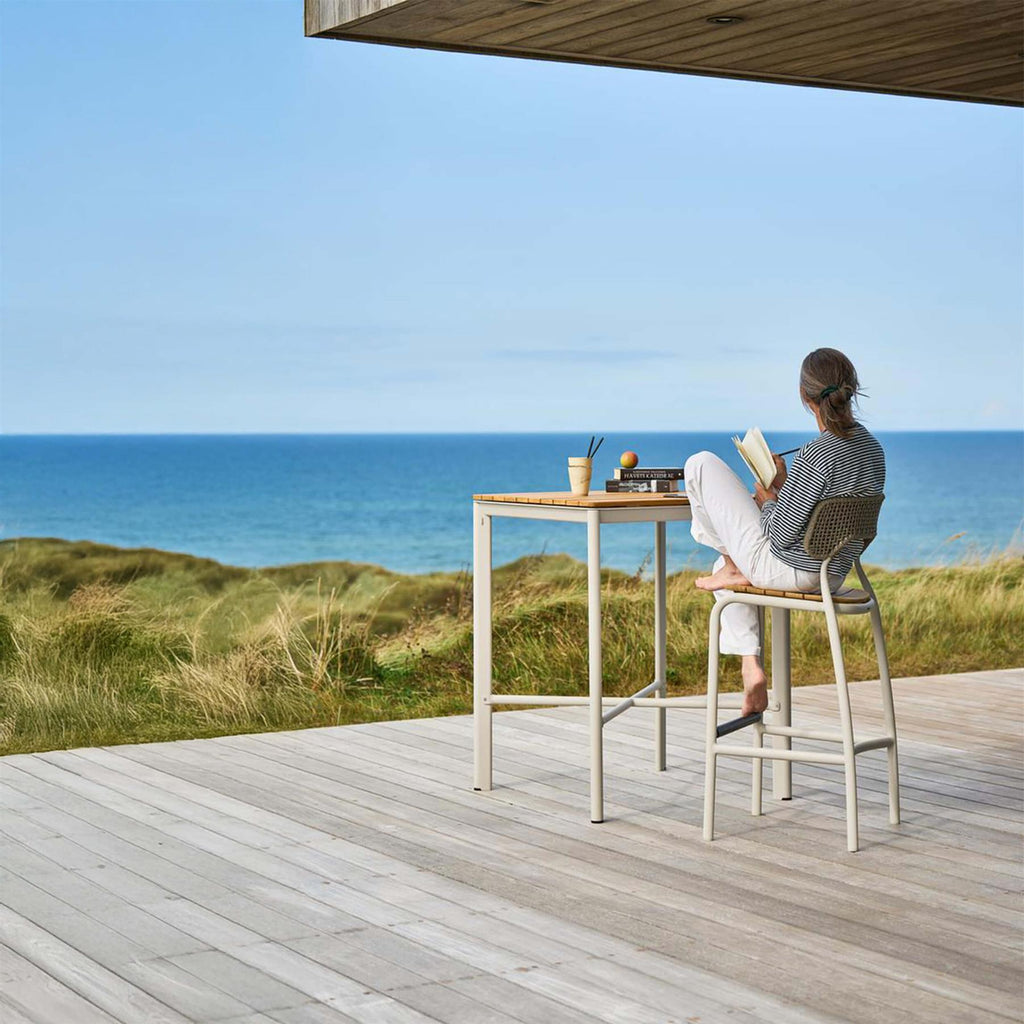 Mindo 102 Outdoor Bar Table