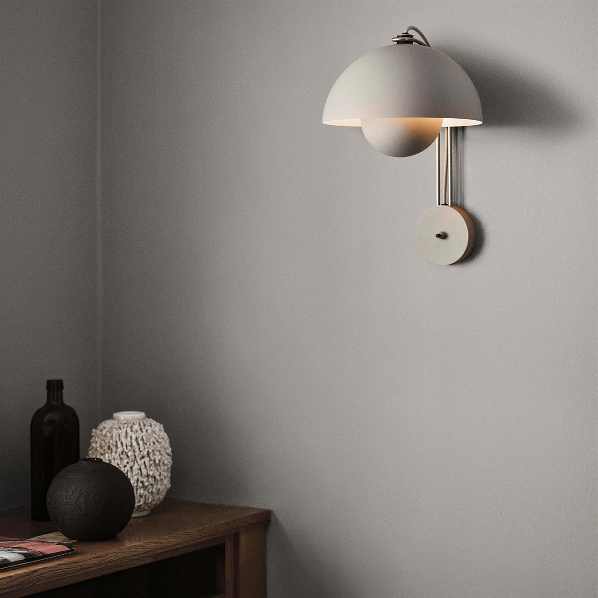 &Tradition VP8 Flowerpot Wall Lamp