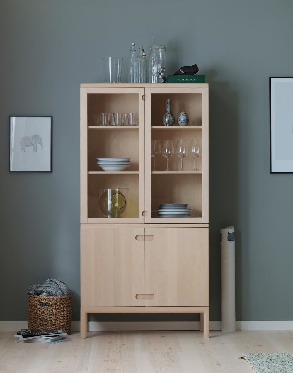 Prio vitrine cabinet