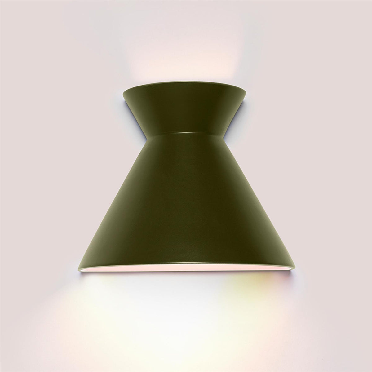 Patricia Lobo Kiro Wall Light
