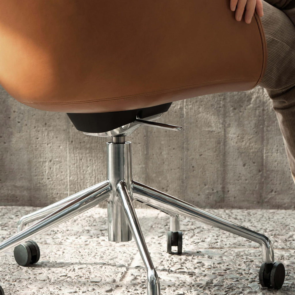 HAY AAC 155 Chair with 5 Star Swivel Base Tilt Gas Lift Wheel Base