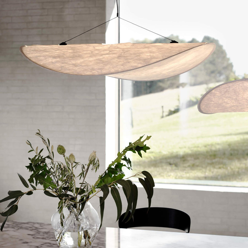 Tense pendant light