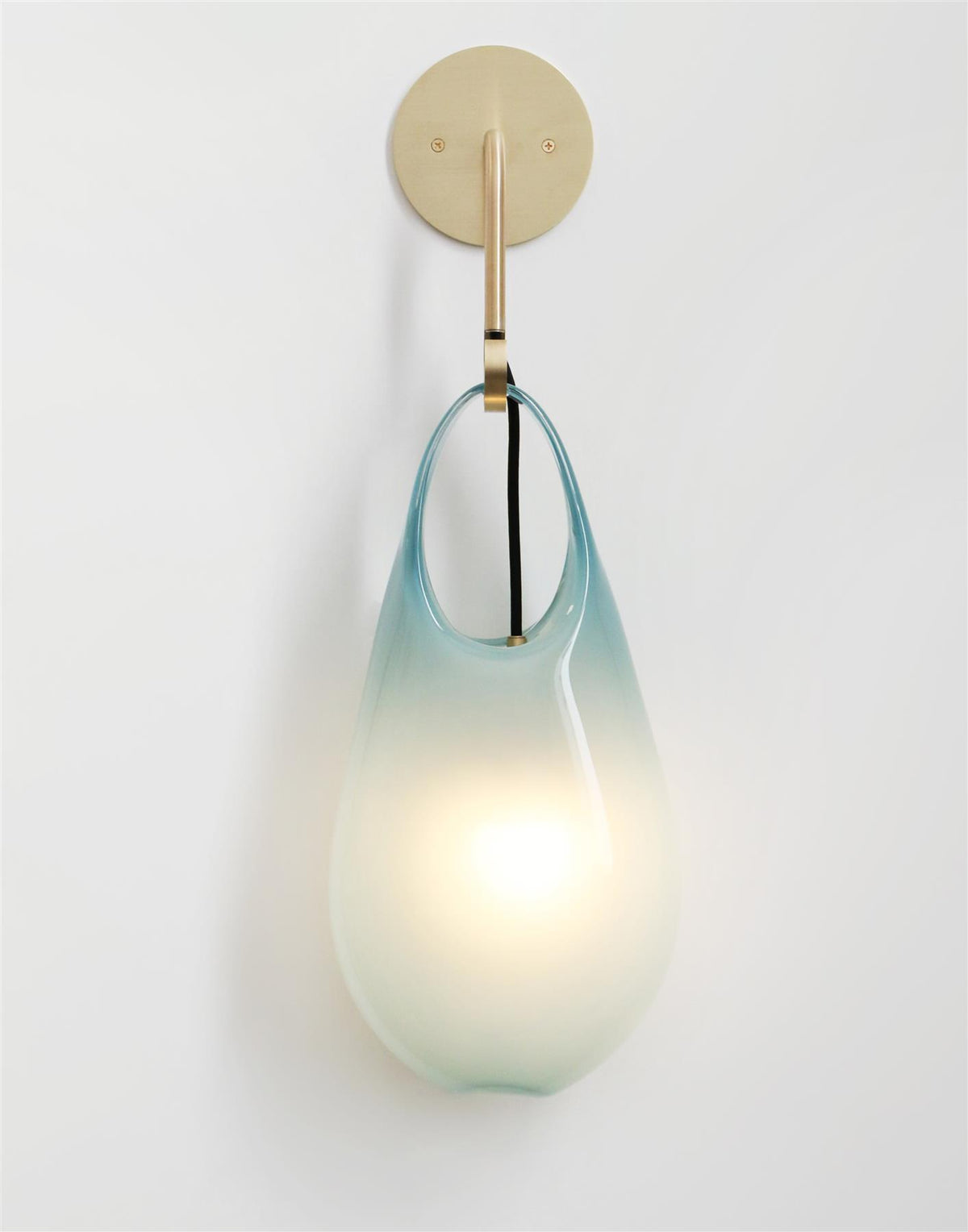 Hold 18 wall light
