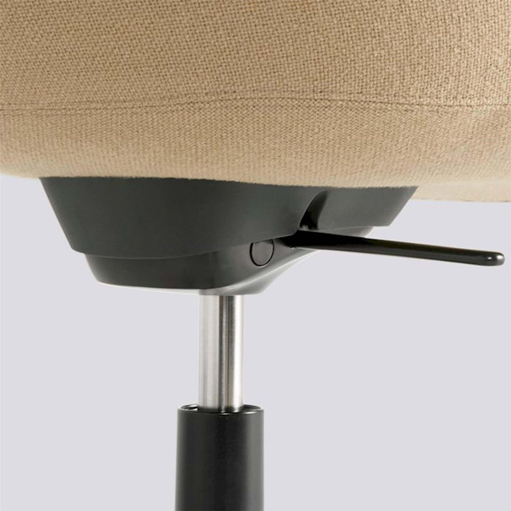 HAY AAC 155 Chair with 5 Star Swivel Base Tilt Gas Lift Wheel Base