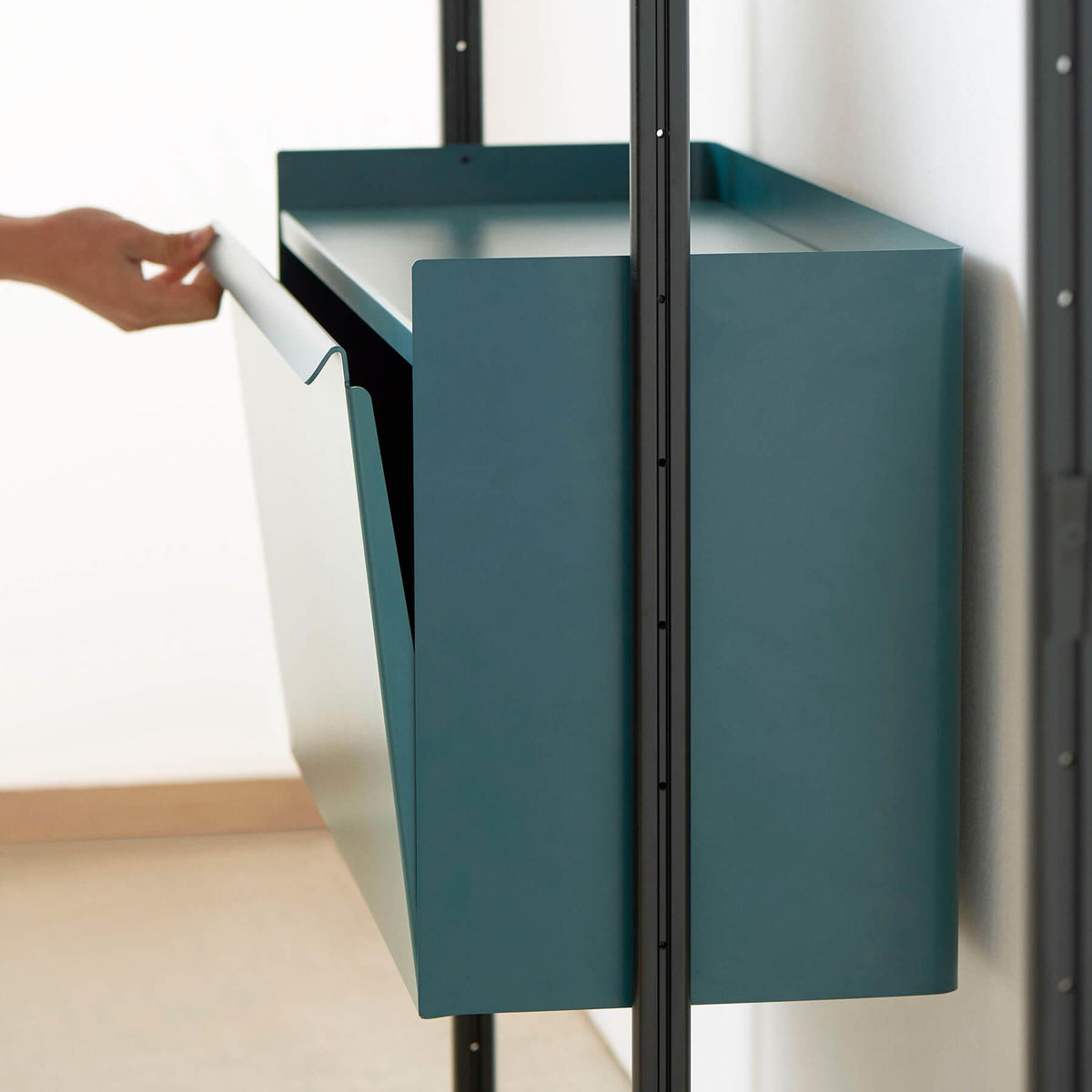 HAY Pier System 1001 1 Column Storage System