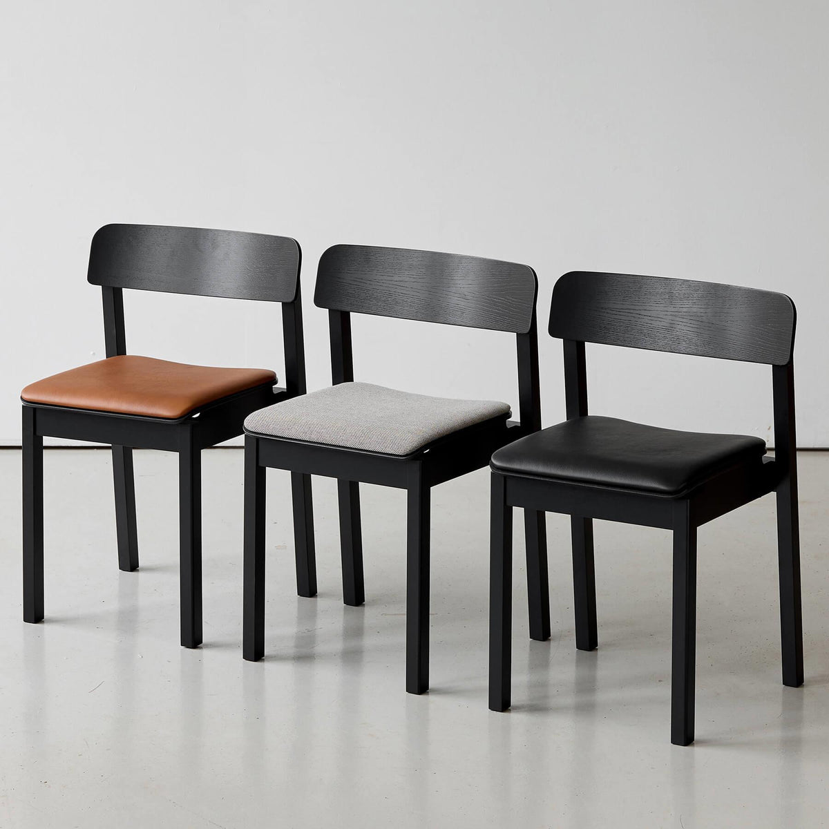MOEBE Everyday with Upholstered Seat Dining Chair