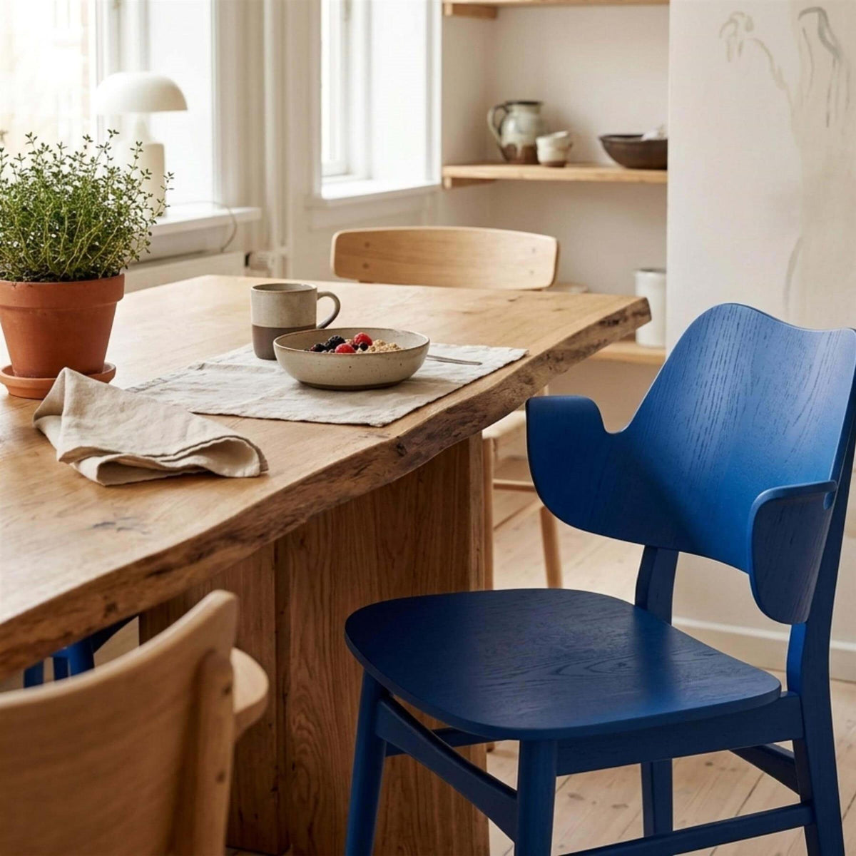 Warm Nordic Gesture Dining Chair