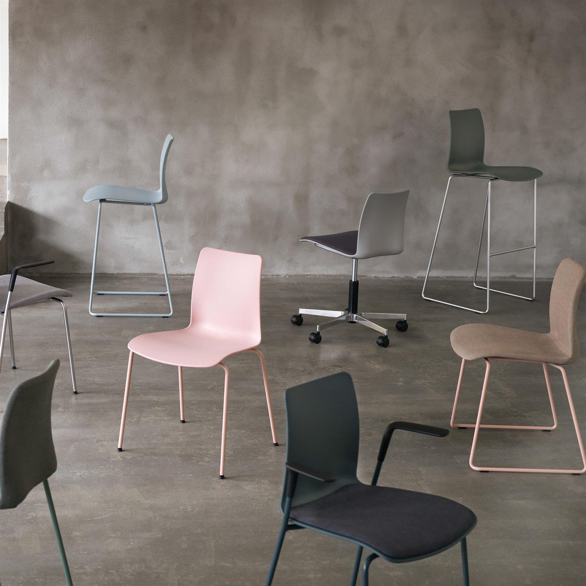 Andersen Furniture Mood Chair with Legs and Armrests