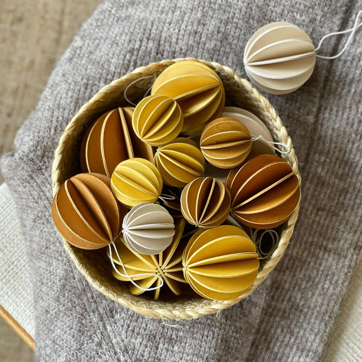 Lovi Wooden Christmas Baubles- Diameter : 6cm, Set of 4