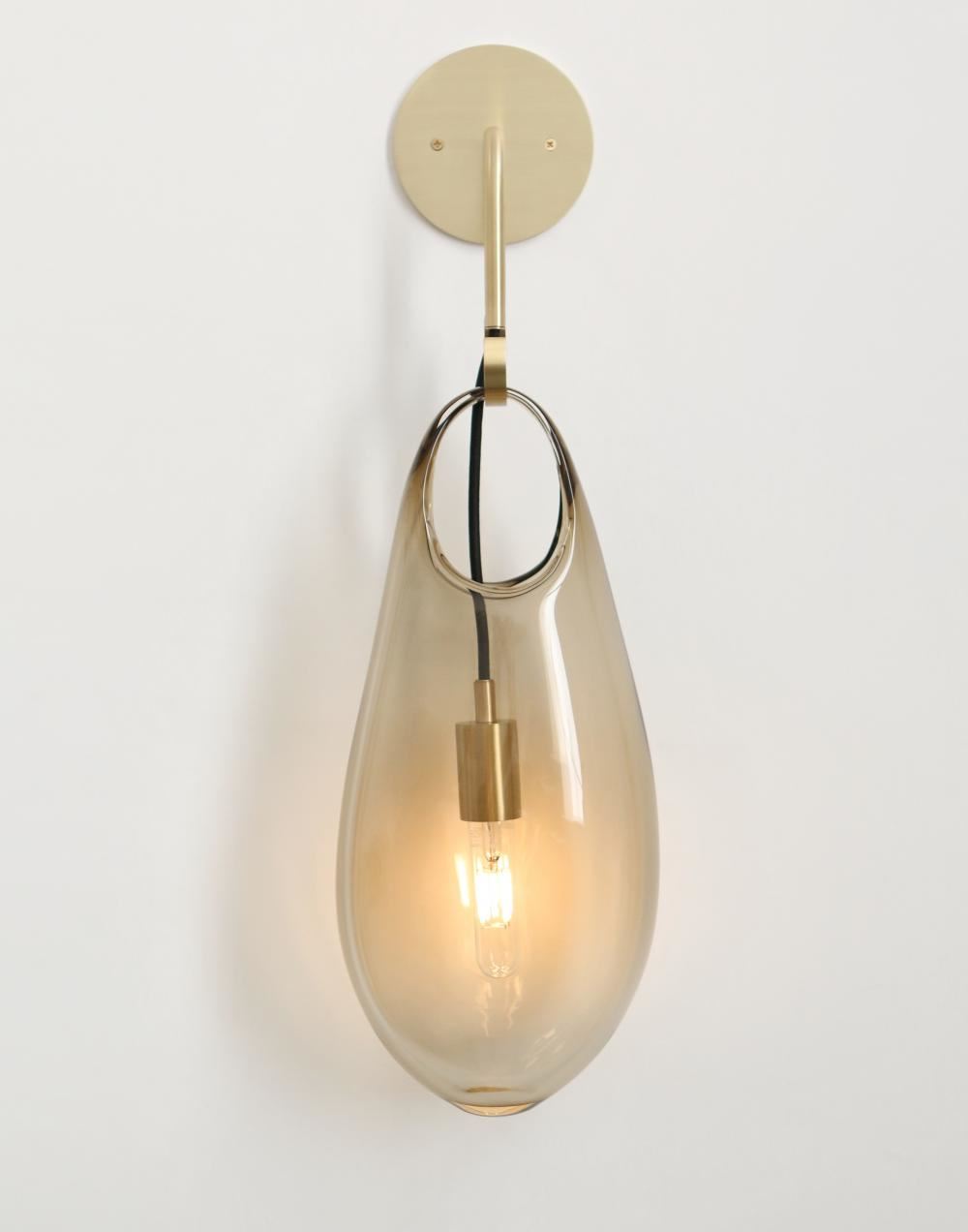 Hold 18 wall light