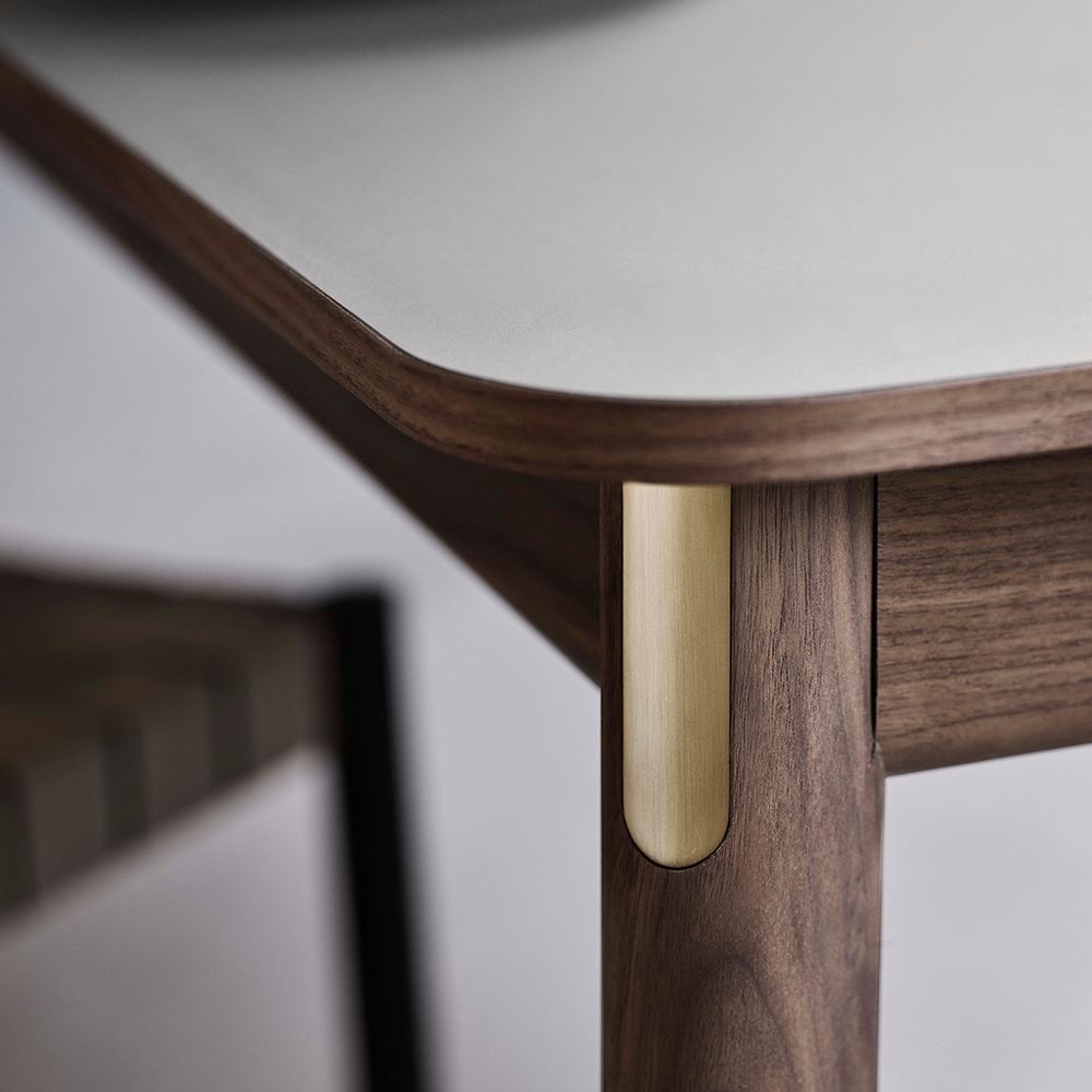 &Tradition HW1 & HW2 Patch Extendable Dining Table