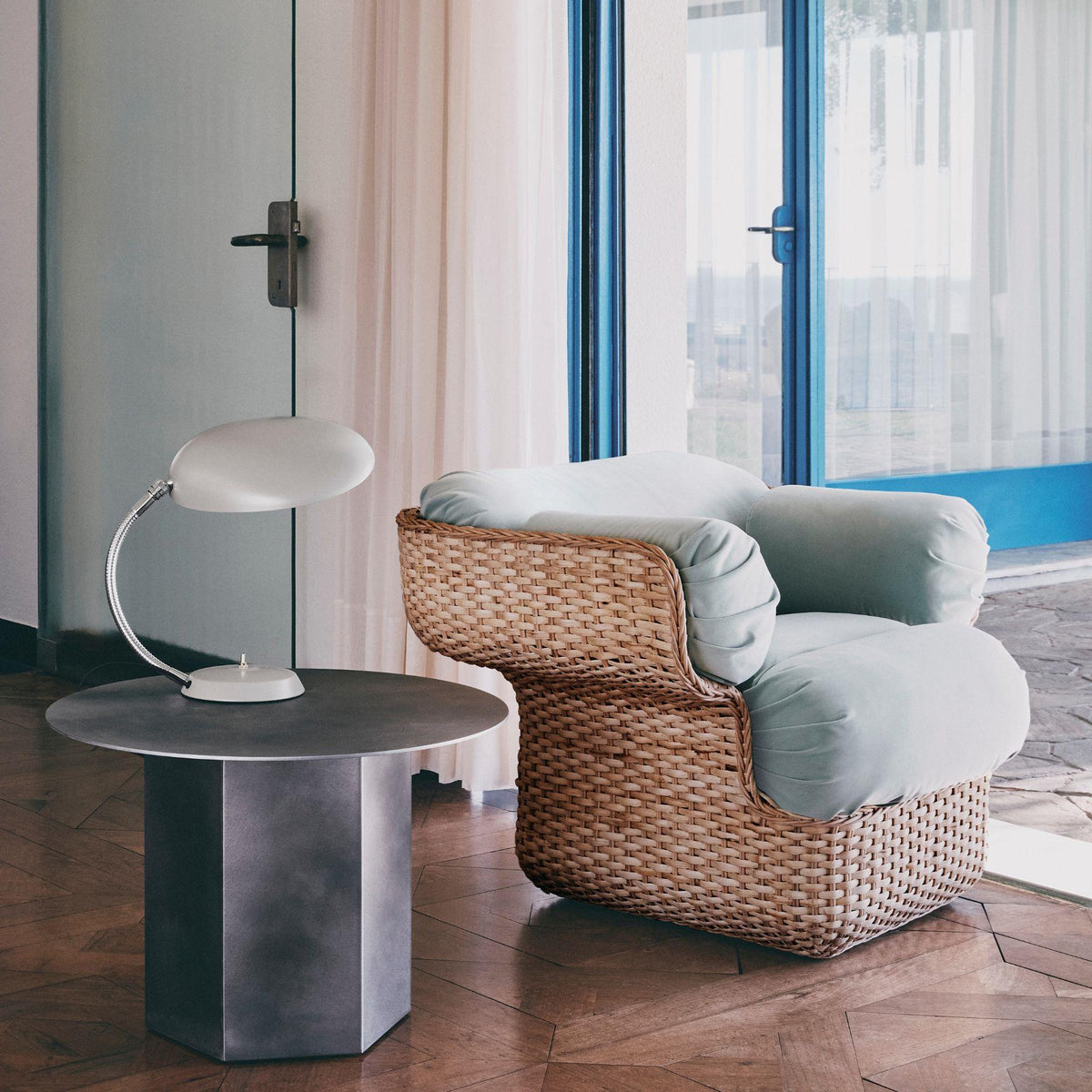 GUBI Basket Lounge Chair - Upholstered