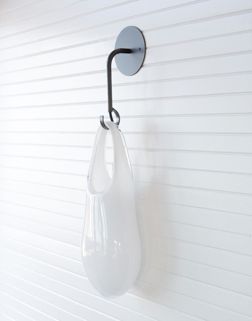 Hold 18 wall light
