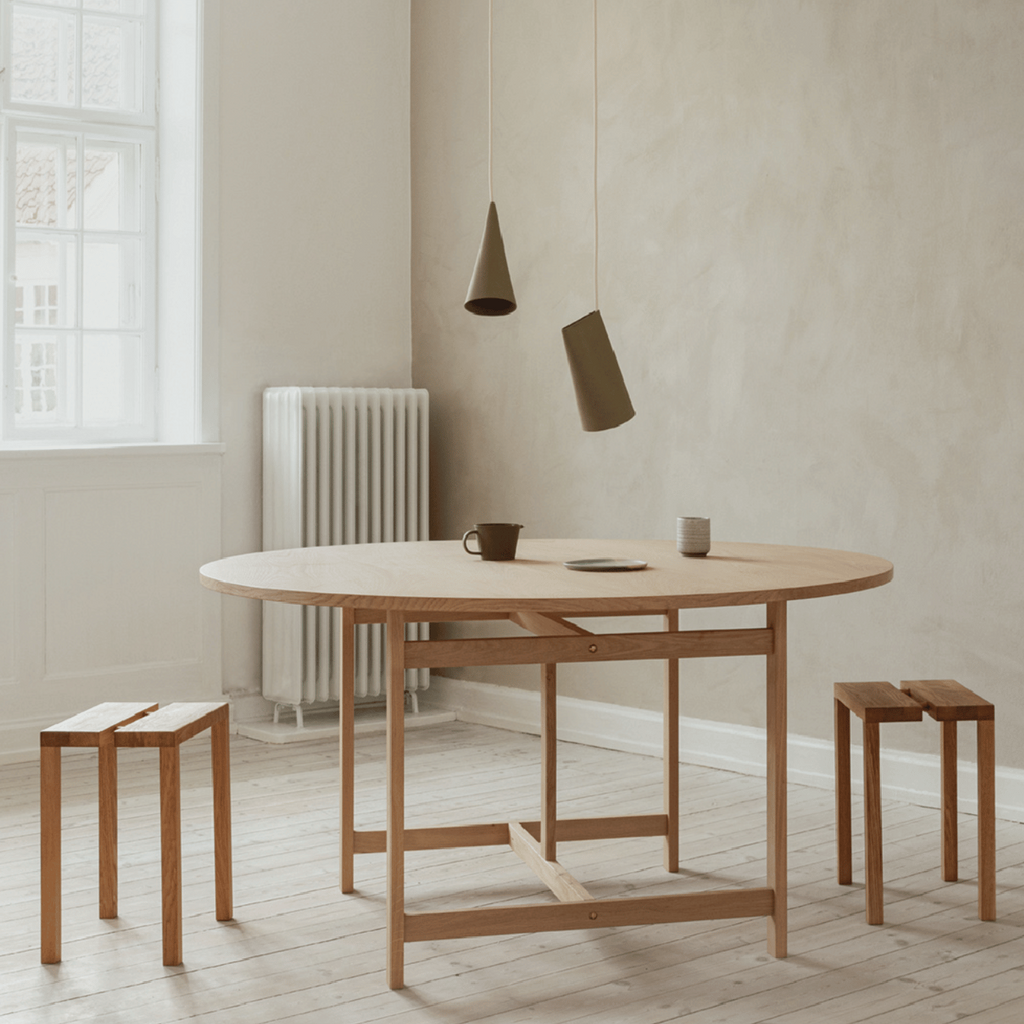 MOEBE Round Dining Table