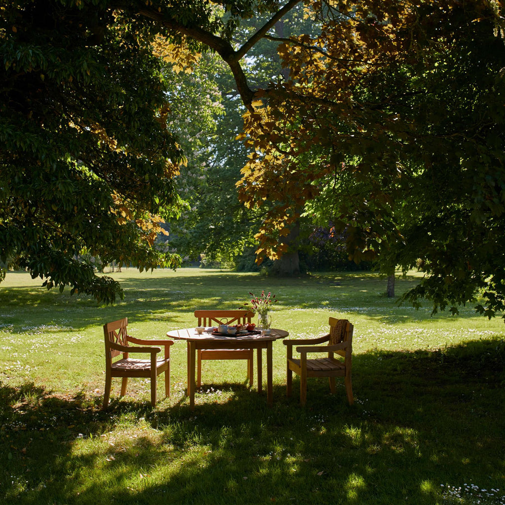 Fritz Hansen Drachmann Round Garden Dining Table