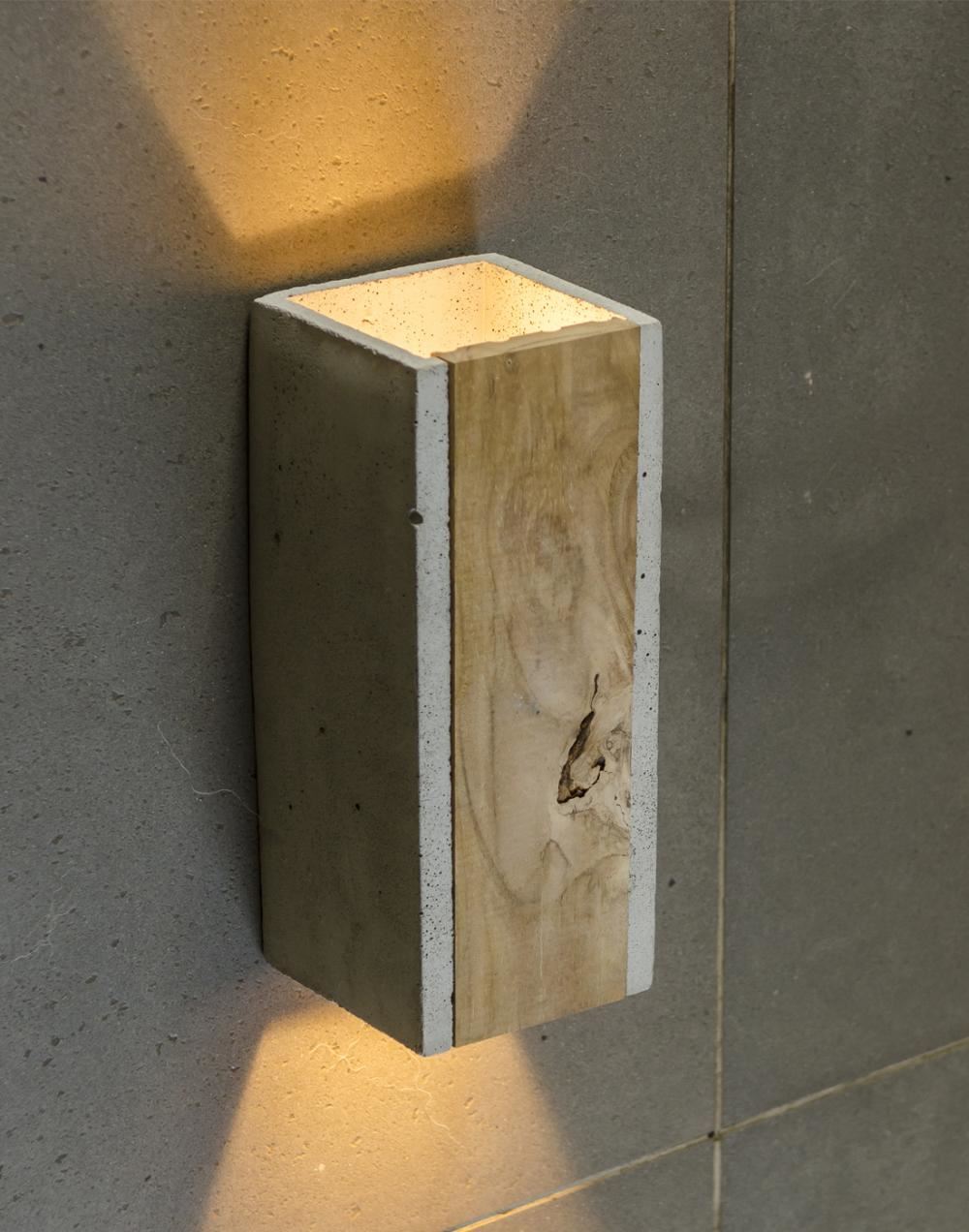 Orto teak wall light