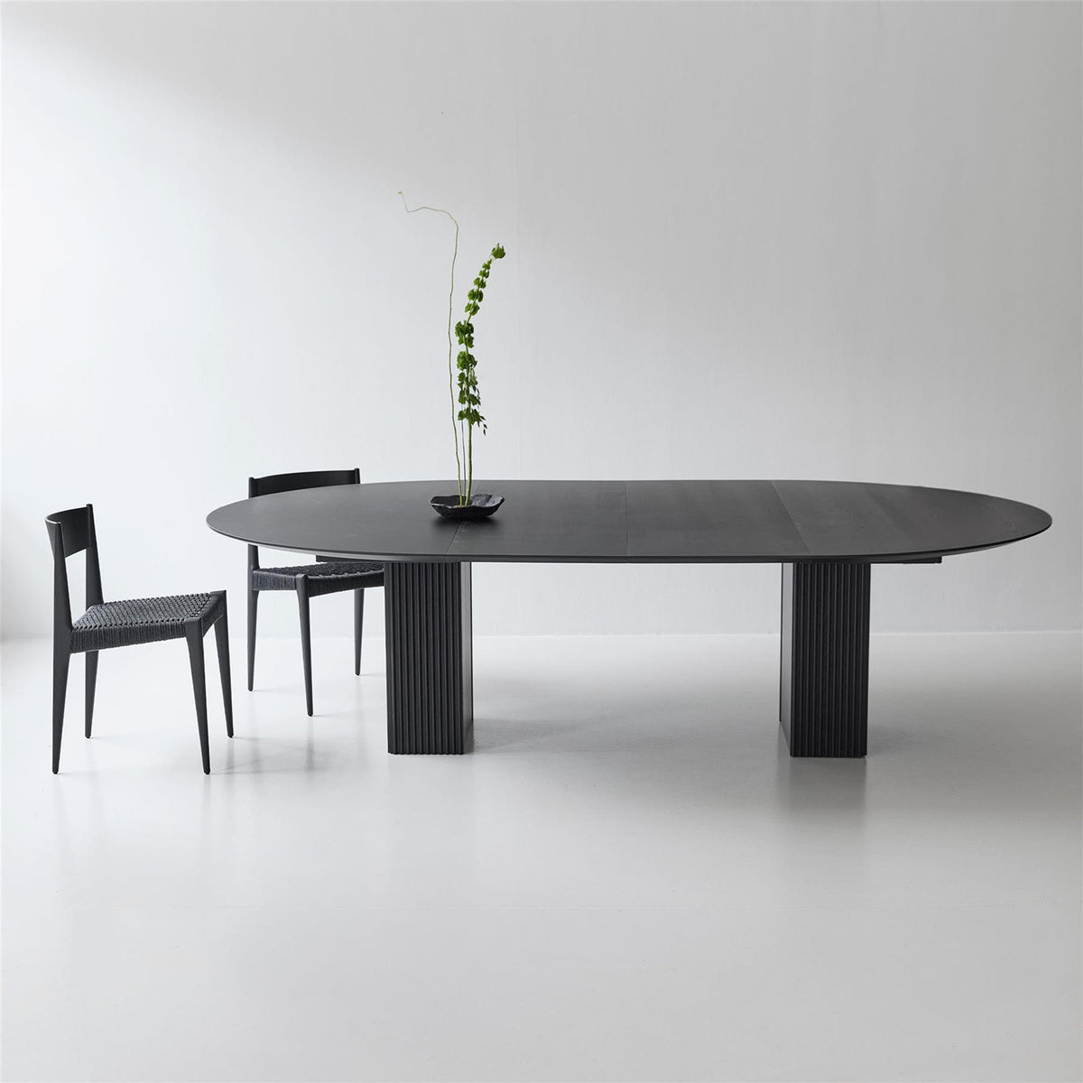 DK3 Ten Round Extendable Dining Table, 72cm Height