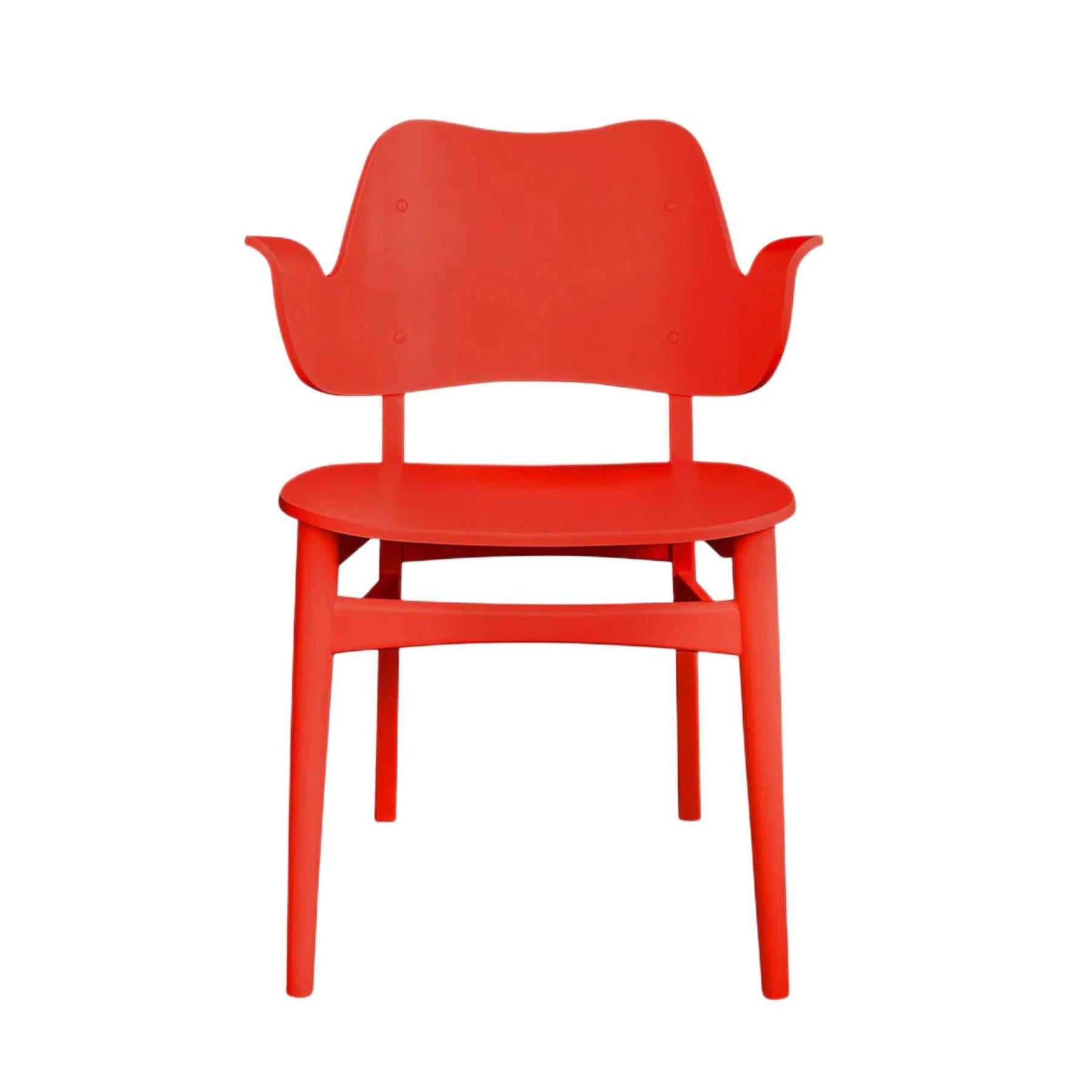 Warm Nordic Gesture Dining Chair