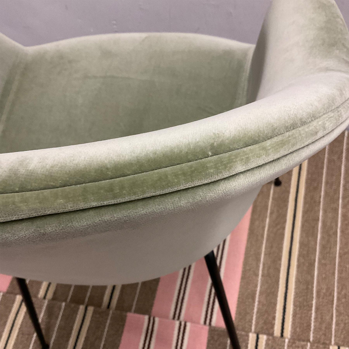 B-Stock Gubi Bat Chair - Red Velvet Dandy 202