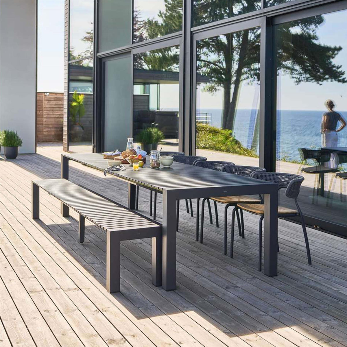 Mindo 111 Extendable Outdoor Dining Table