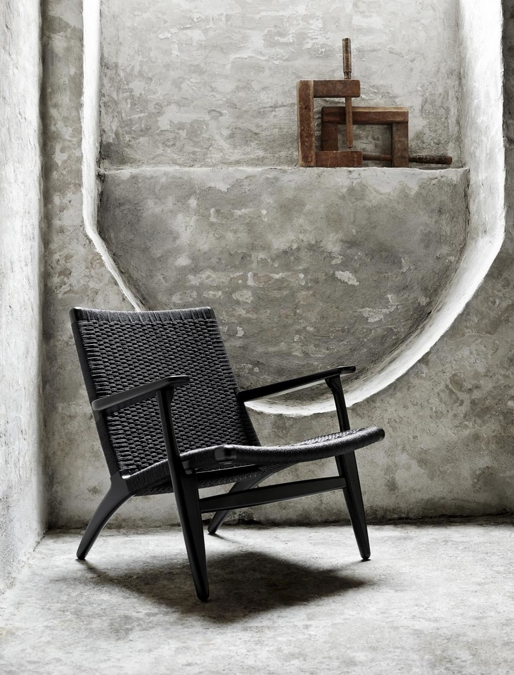Carl Hansen & Son CH25 Lounge Chair