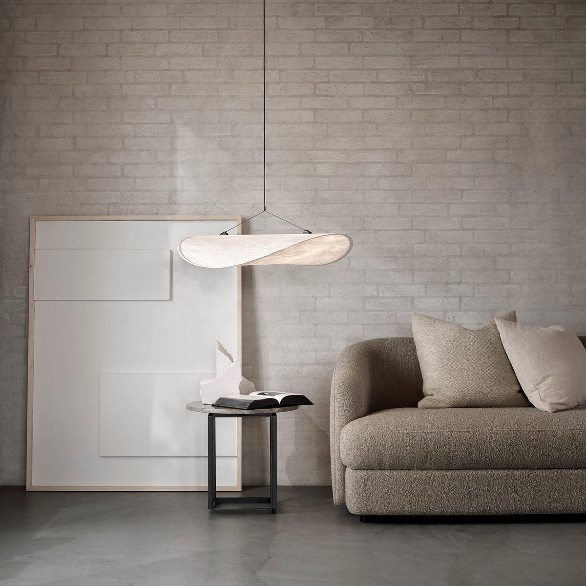 Tense pendant light