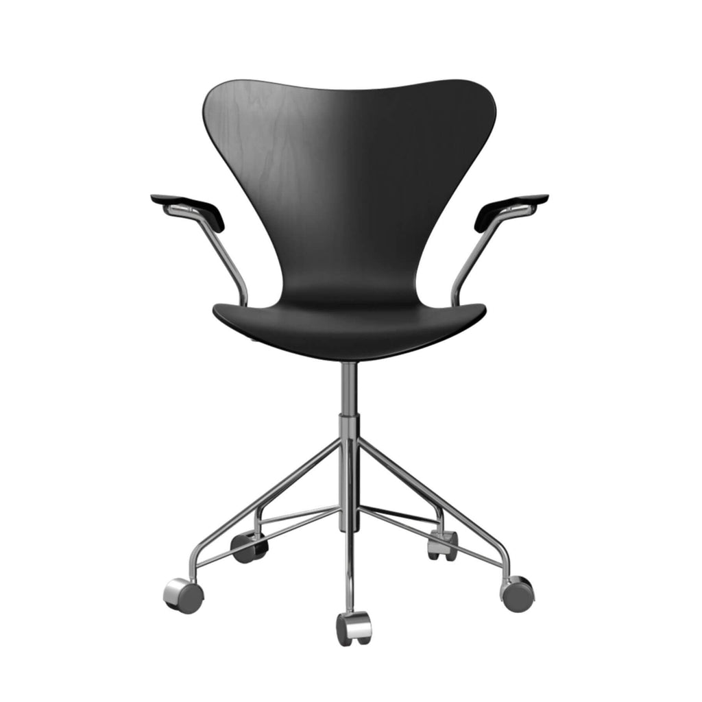Fritz Hansen Series 7 Swivel Armchair
