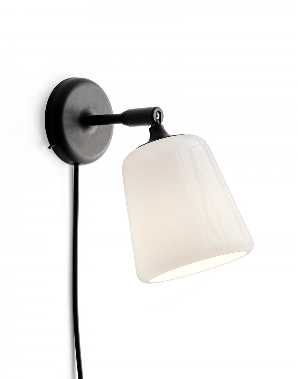 Material wall lamp