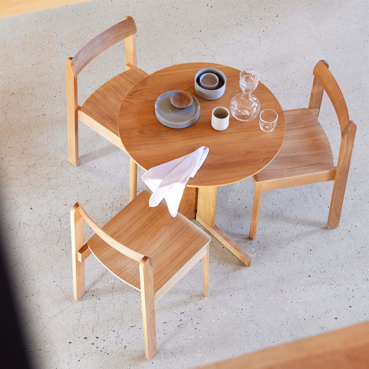 Form & Refine Trefoil Round 3 Leg Dining Table