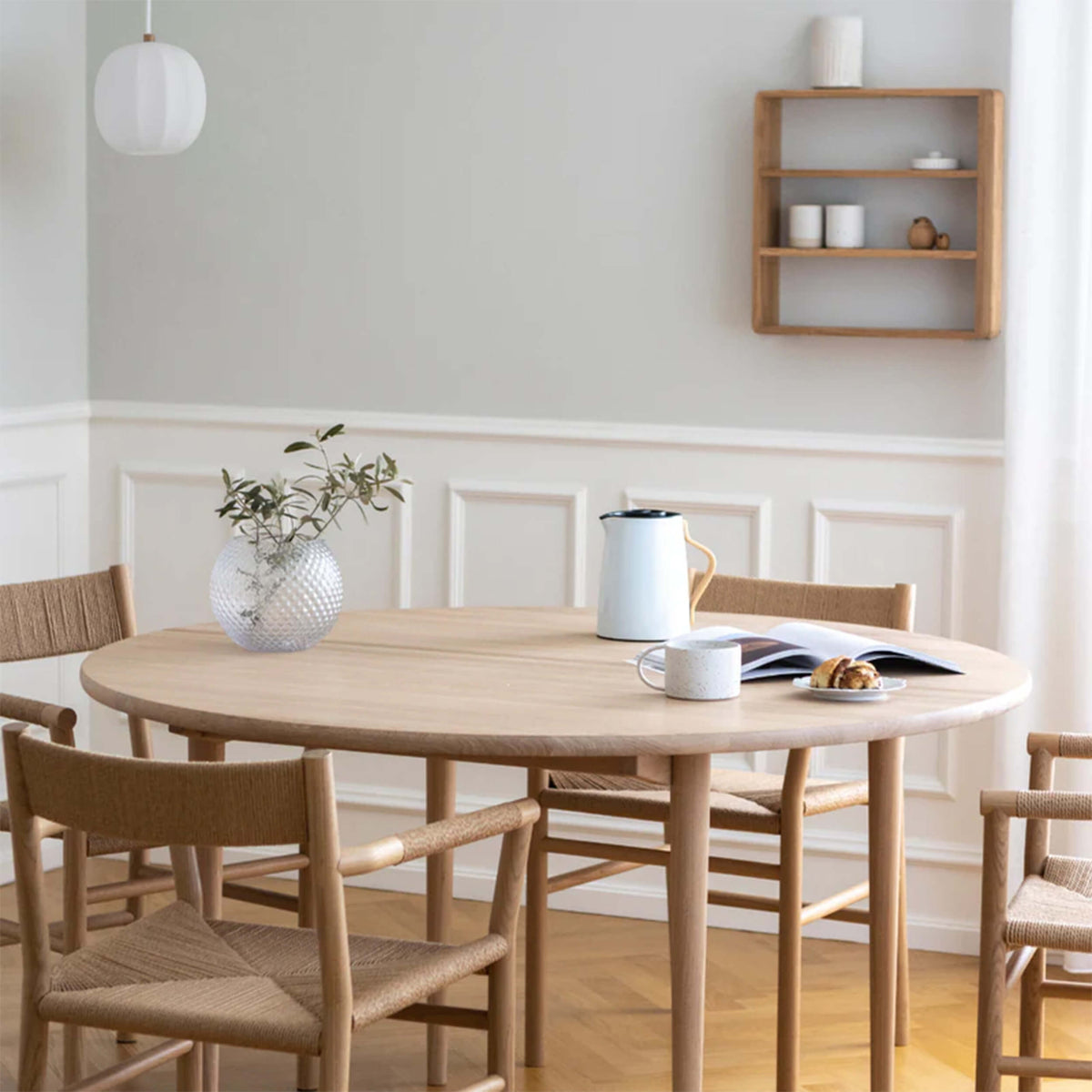 MAKE nordic Holmen Extendable Round Dining Table