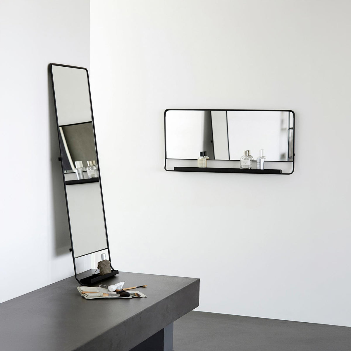 HD Chic Mirror with shelf - horizontal