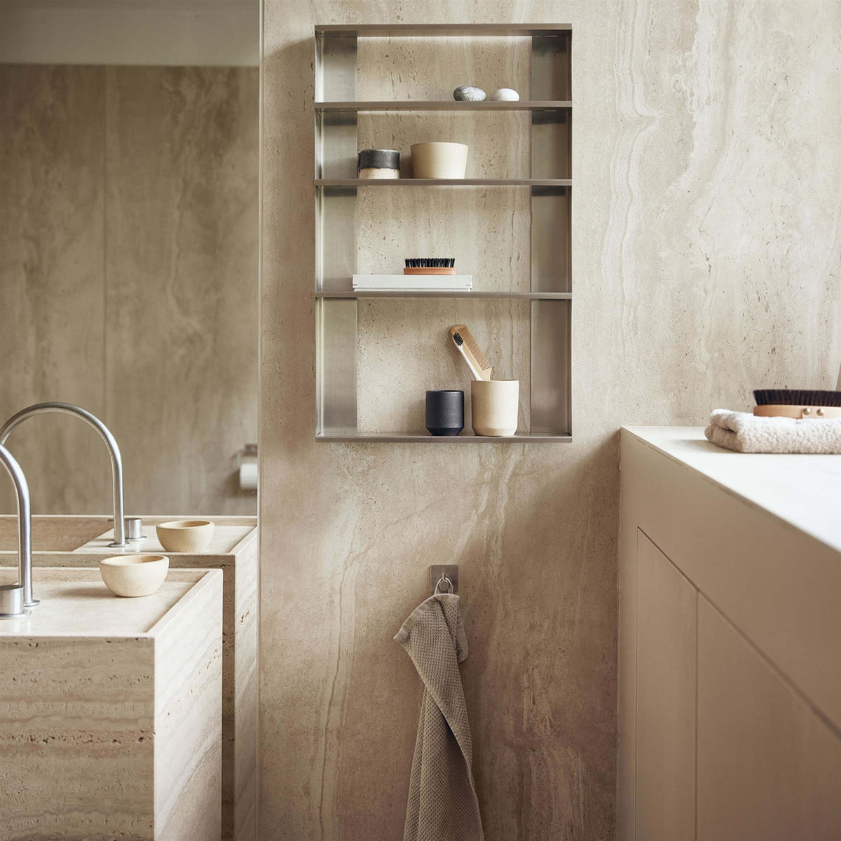 Form & Refine Taper Shelf Case