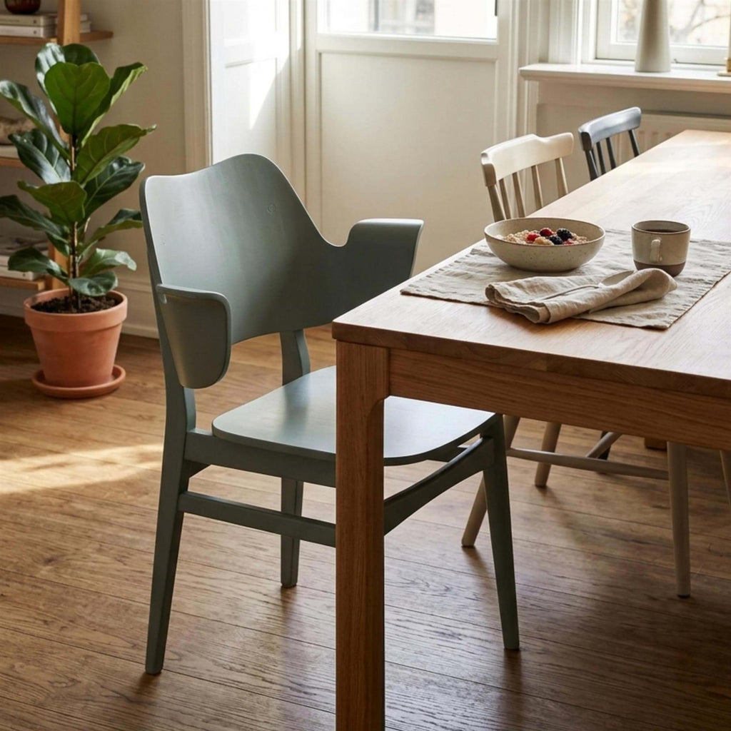 Warm Nordic Gesture Dining Chair