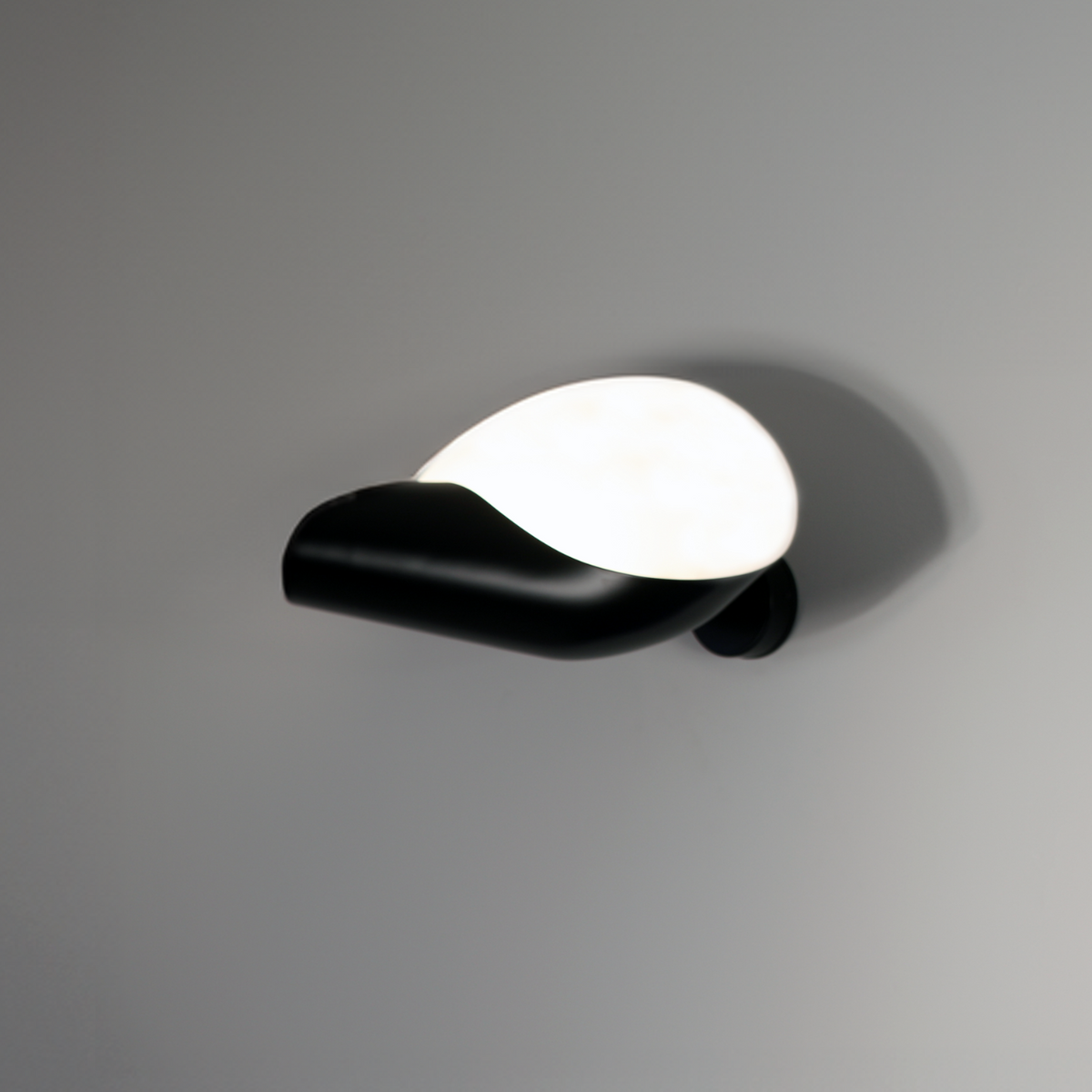 Serge Mouille Petite Applique Conche Wall Lamp
