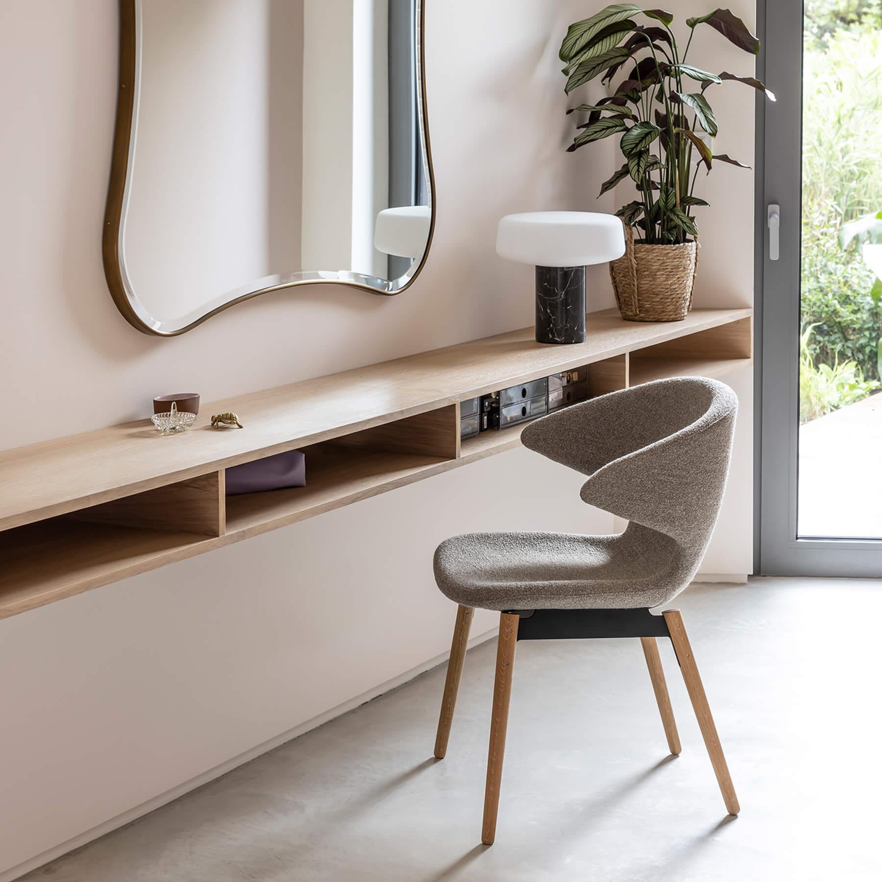 Case Furniture Solid Table Lamp