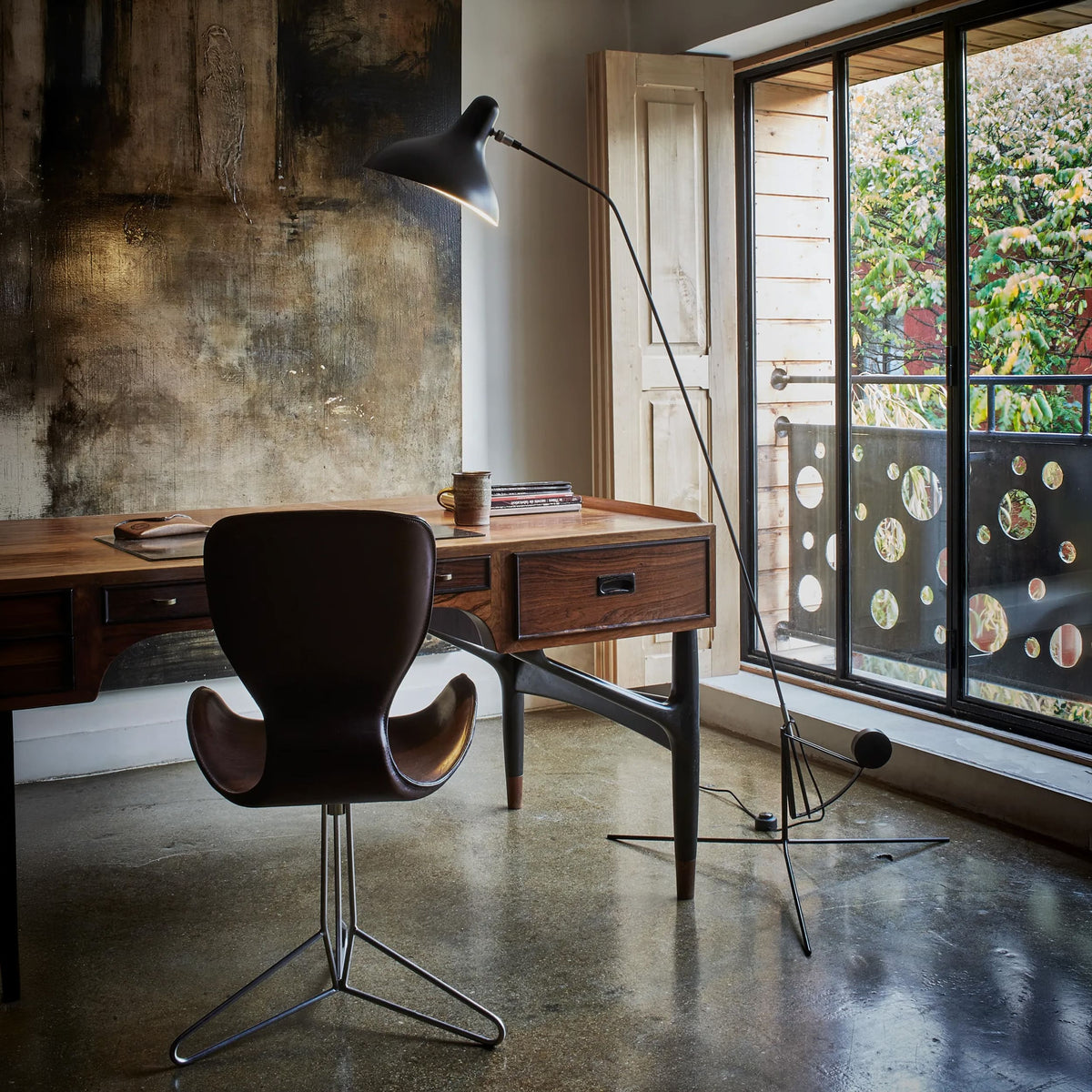 DCW Editions Mantis BS1 B Floor Lamp with Tripod Base