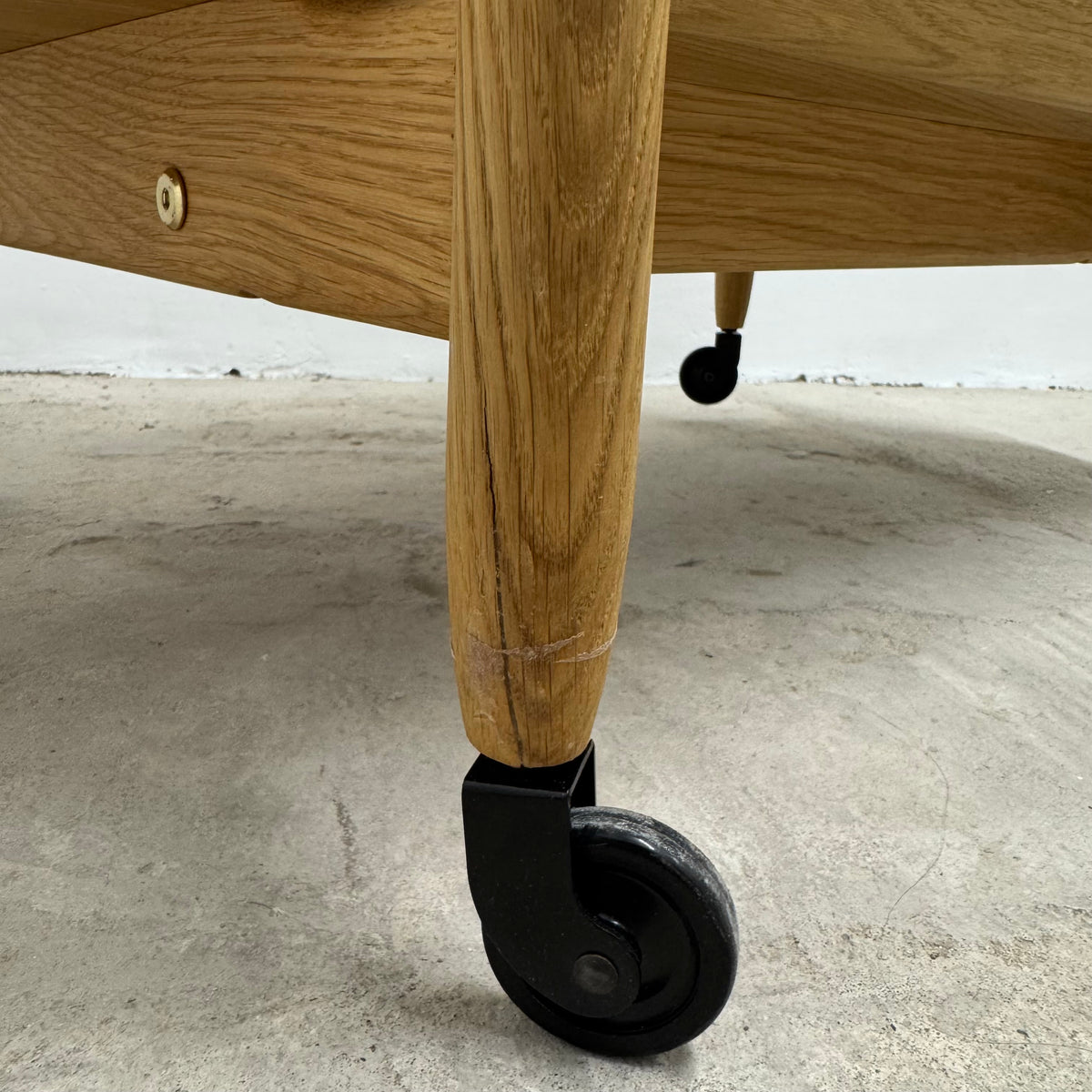 Ex-Display (Bath Showroom) Bolia Coupe Bar Trolley - Oiled oak / Small : 80cm *DAMAGED LEG*