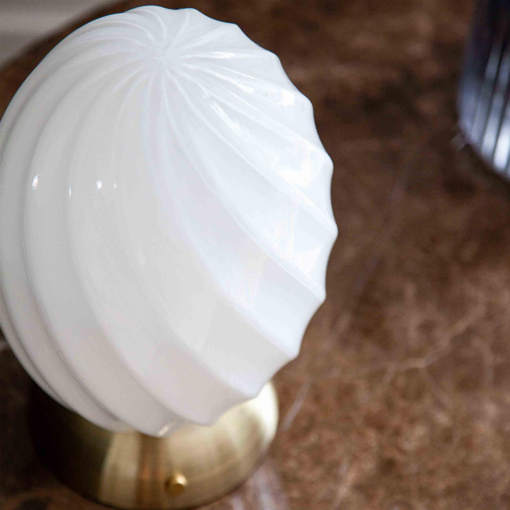 Halo Design Twist Oval Table Light