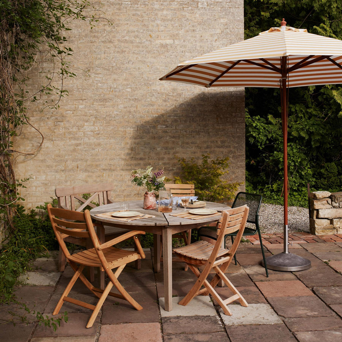 Fritz Hansen Drachmann Round Garden Dining Table