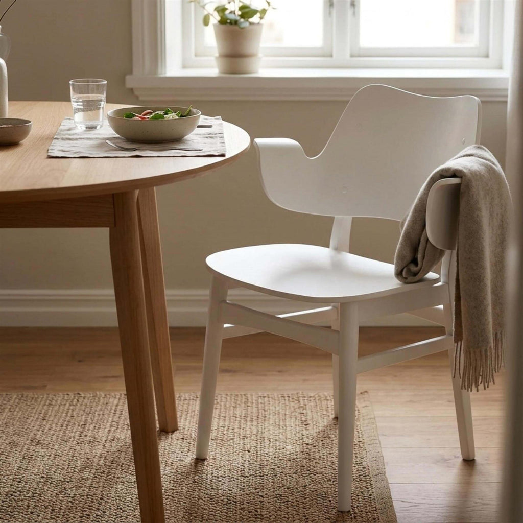 Warm Nordic Gesture Dining Chair