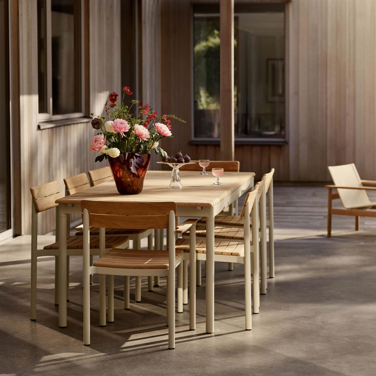 Fritz Hansen Pelagus Extendable Garden Dining Table